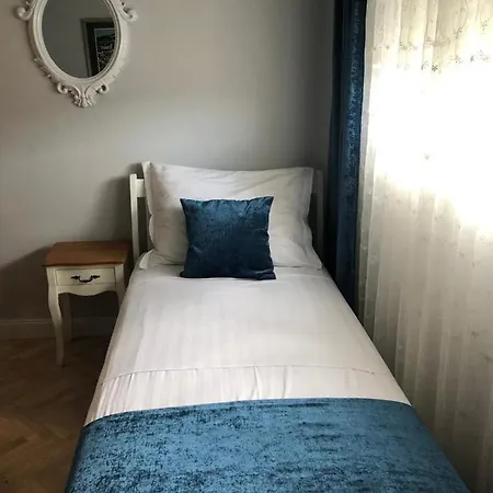 Sandra, With 2 Bathroom, Wi-fi, Private Parking شقة