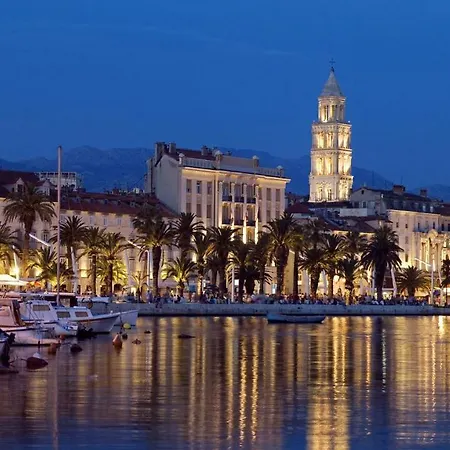 Sandra, With 2 Bathroom, Wi-fi, Private Parking شقة سبليت