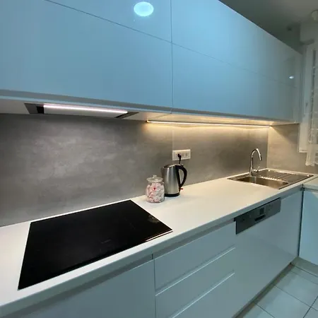 Appartamento Sandra, With 2 Bathroom, Wi-fi, Private Parking